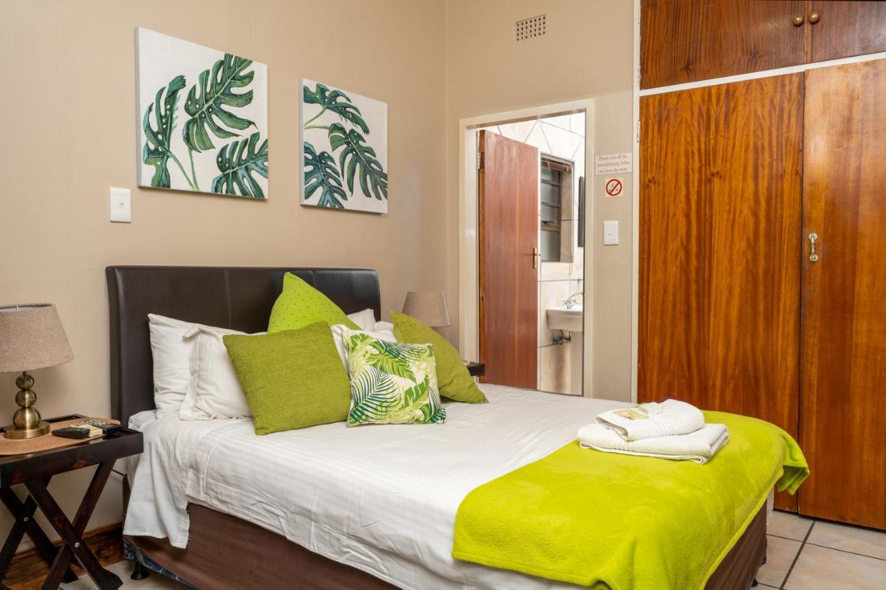 Riverbank Lodge Upington Exterior photo