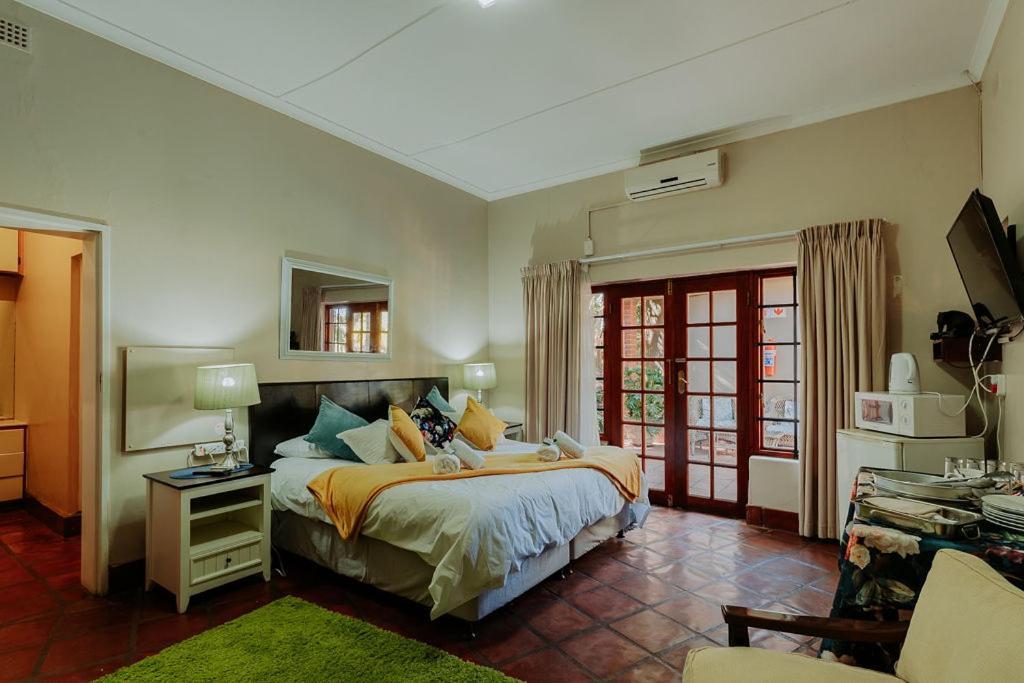 Riverbank Lodge Upington Exterior photo
