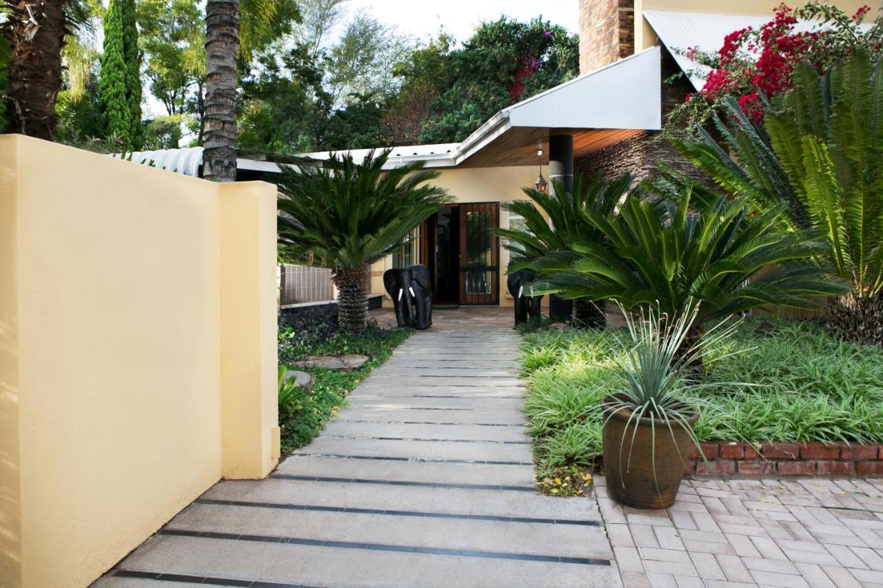 Riverbank Lodge Upington Exterior photo